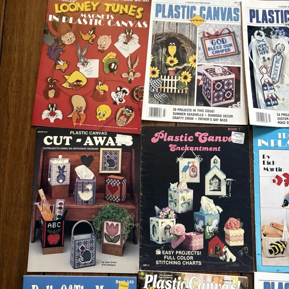 Mixed Lot Of 5 Plastic Canvas Leaflets And 6 Magazines
